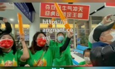 江南体育-瑞典篮球联赛夺冠球队凯旋回国，受到热烈欢迎