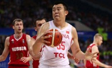 江南体育-篮球教练因战术失误质疑，队员表现不佳