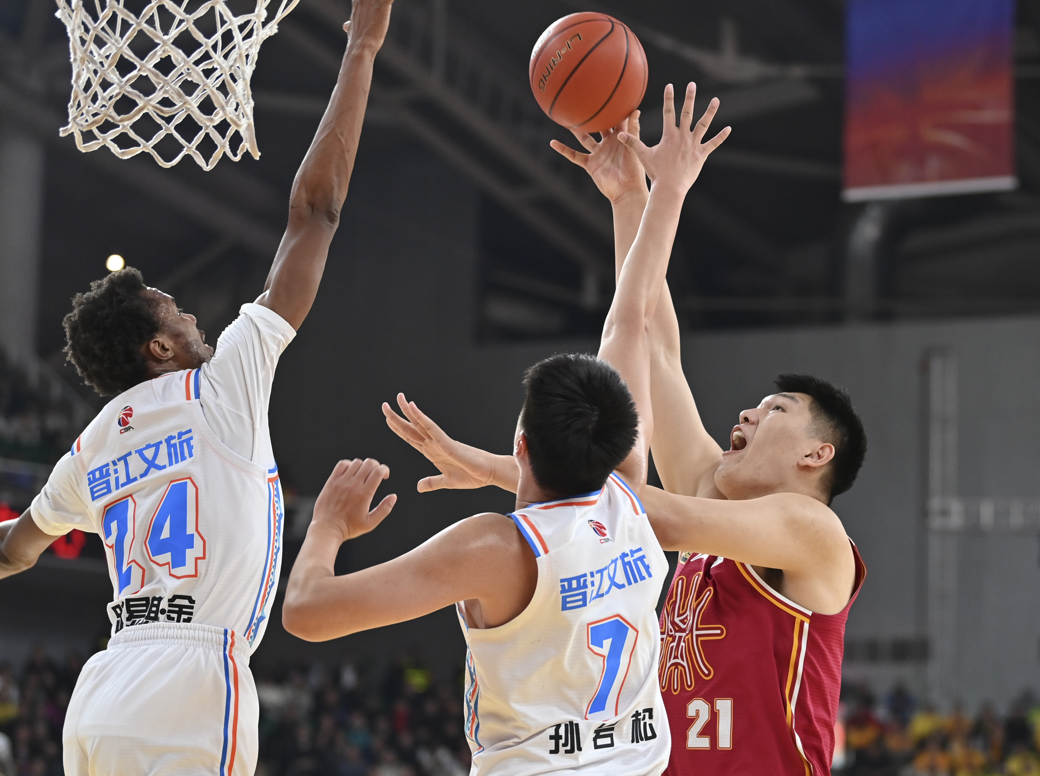 福建男篮在赛场上呈现出强劲势头