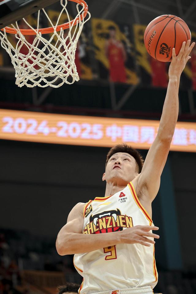 福建男篮在赛场上呈现出强劲势头
