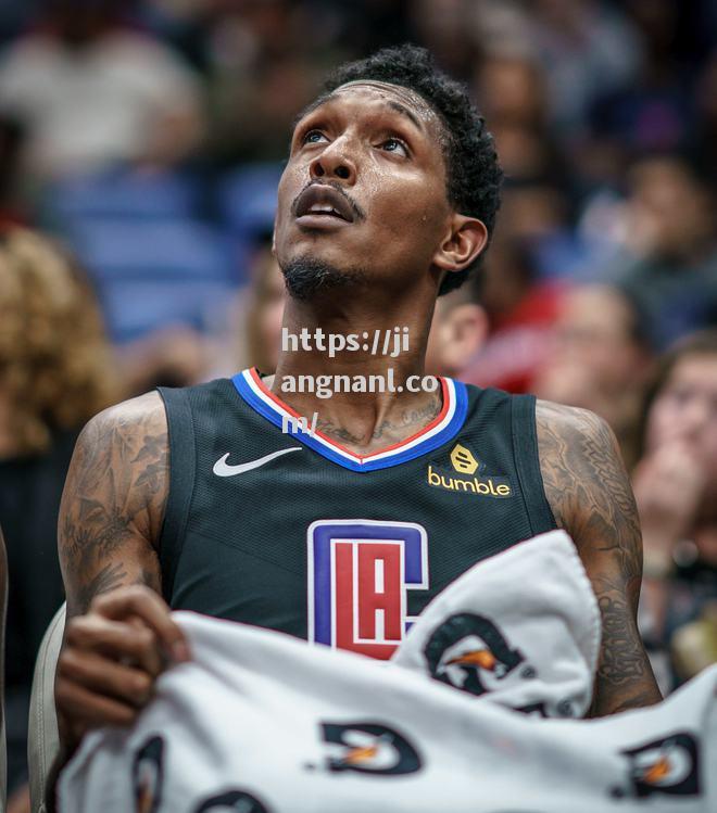 NBA球星家中自我隔离，为自身健康着想