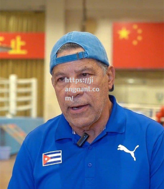 拳击比赛战罢，古巴选手力压对手获胜