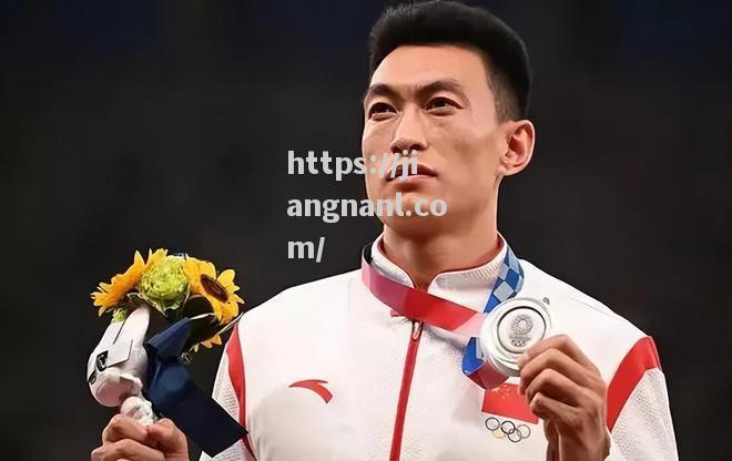 东南非选手实力过人，金牌在望引全场欢呼